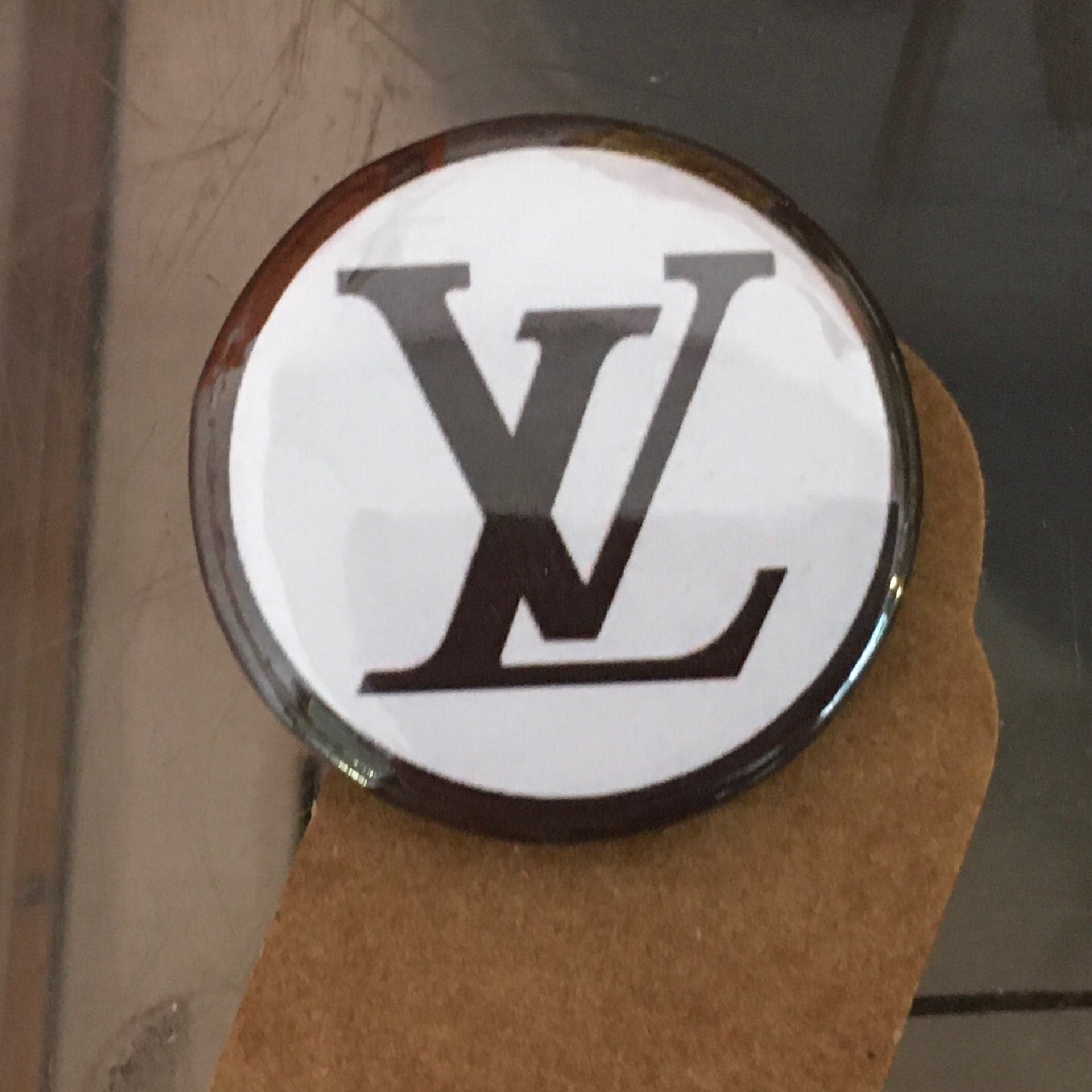LOUIS VUITTON BADGE | FA CONCEPT VINTAGE